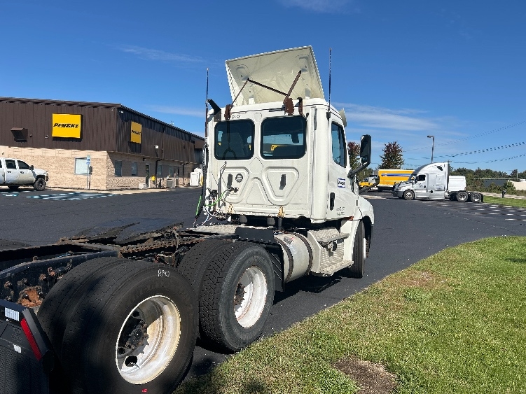 2019 Freightliner Cascadia in Holland, MI — photo 7
