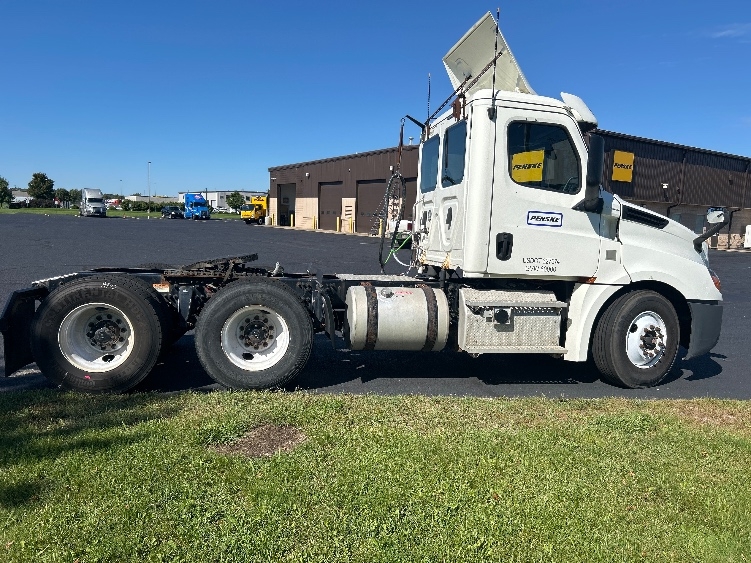 2019 Freightliner Cascadia in Holland, MI — photo 8