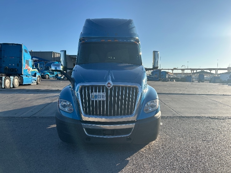 2021 International LT in El Paso, TX — photo 2