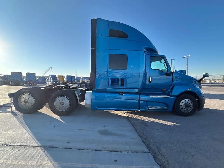 2021 International LT in El Paso, TX — photo 8