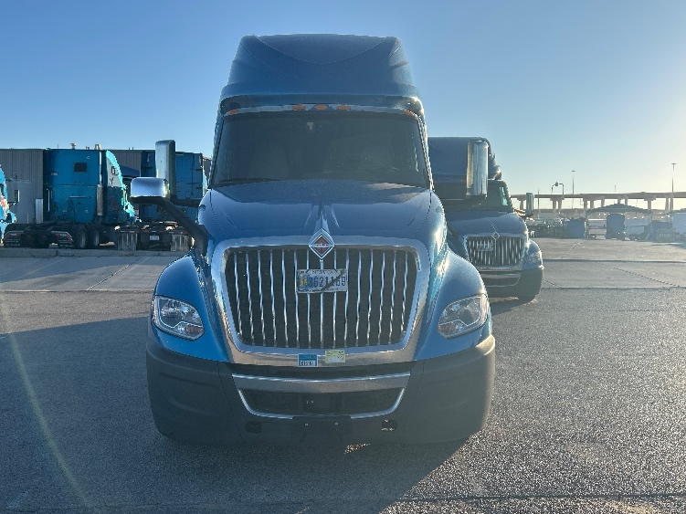 2021 International LT in El Paso, TX — photo 2