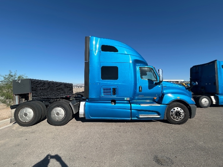 2021 International LT in El Paso, TX — photo 8