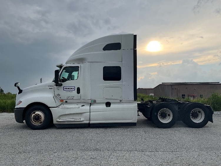 2020 International LT in Tampa, FL — photo 4