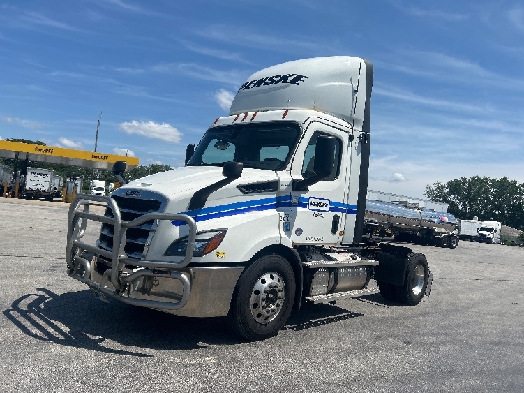 2020 Freightliner Cascadia in Melrose Park, IL — photo 3
