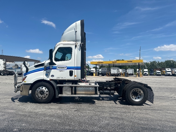 2020 Freightliner Cascadia in Melrose Park, IL — photo 4