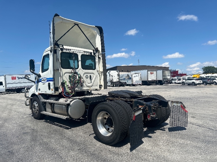 2020 Freightliner Cascadia in Melrose Park, IL — photo 5