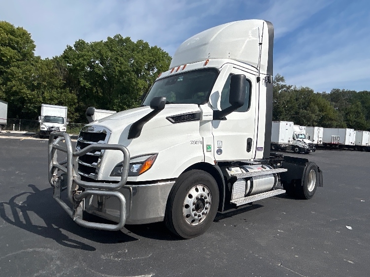 2021 Freightliner Cascadia in Indianapolis, IN — photo 3