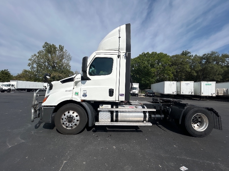 2021 Freightliner Cascadia in Indianapolis, IN — photo 4