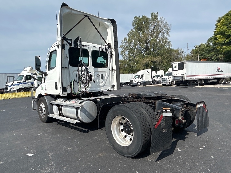 2021 Freightliner Cascadia in Indianapolis, IN — photo 5