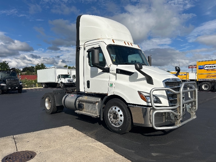 2021 Freightliner Cascadia in Milwaukee, WI