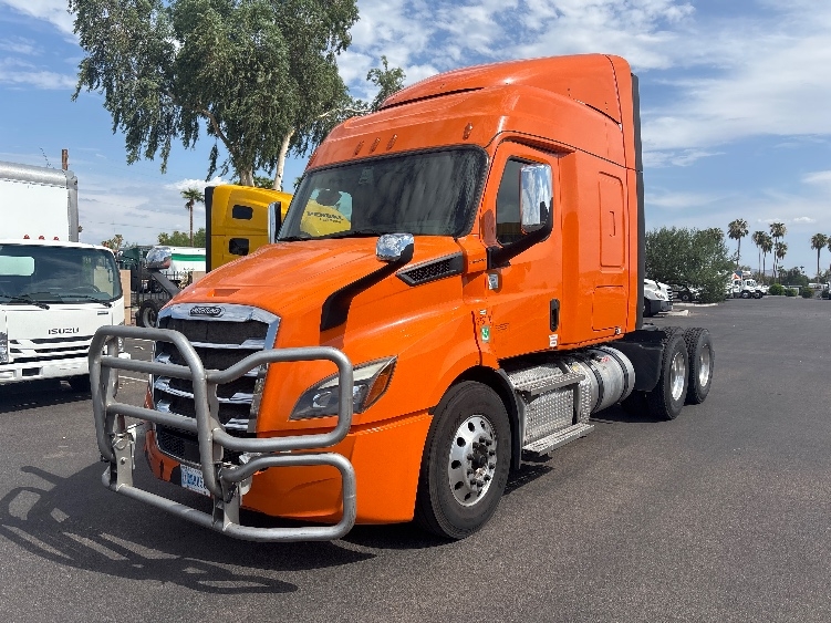 2020 Freightliner Cascadia in Torrance, CA — photo 3