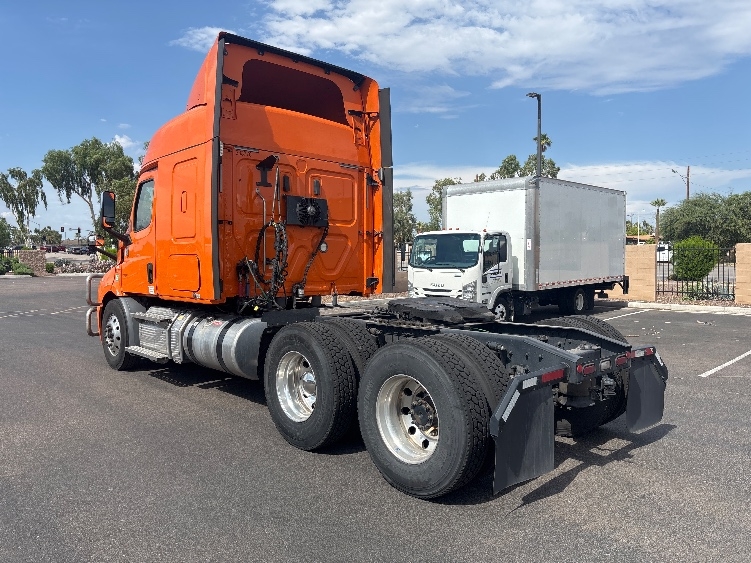 2020 Freightliner Cascadia in Torrance, CA — photo 5