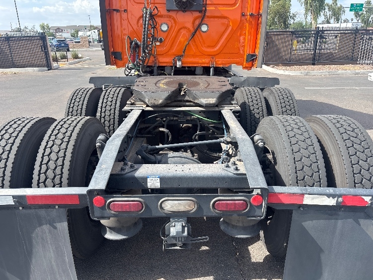 2020 Freightliner Cascadia in Torrance, CA — photo 6