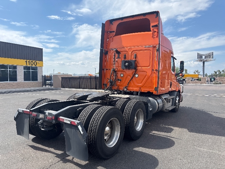 2020 Freightliner Cascadia in Torrance, CA — photo 7
