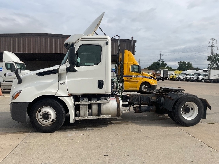 2020 Freightliner Cascadia in Lansing, MI — photo 4
