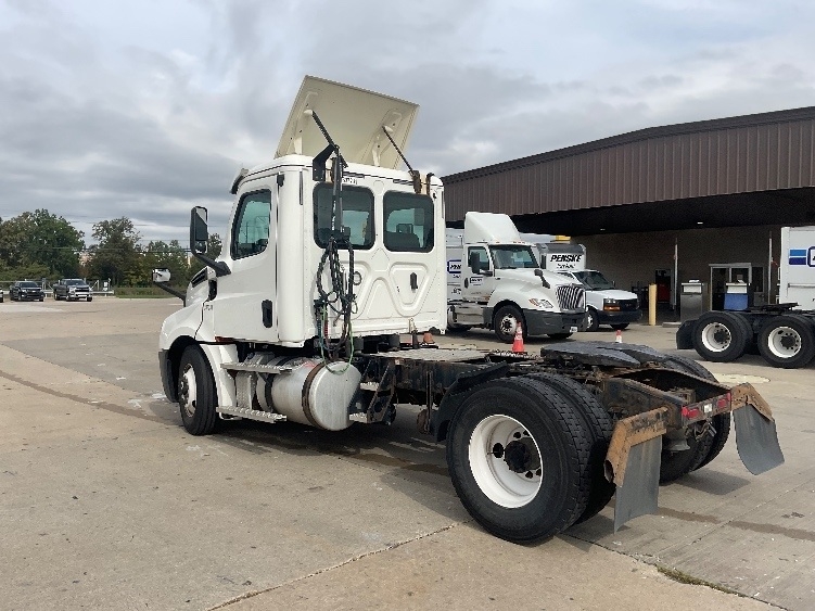 2020 Freightliner Cascadia in Lansing, MI — photo 5