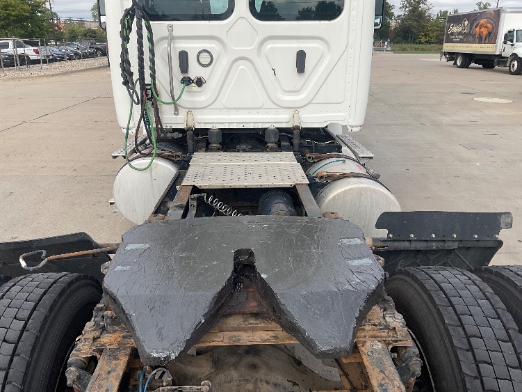 2020 Freightliner Cascadia in Lansing, MI — photo 6