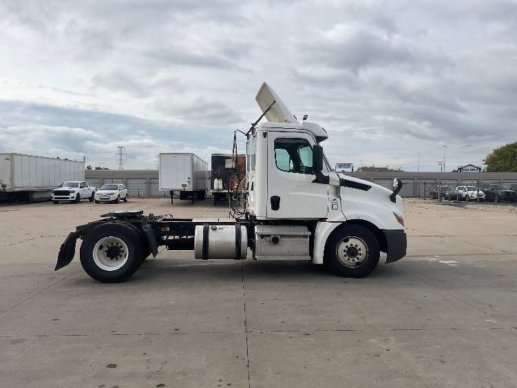 2020 Freightliner Cascadia in Lansing, MI — photo 8
