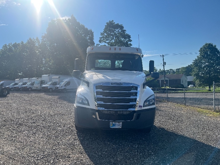 2020 Freightliner Cascadia in Springfield, MA — photo 2