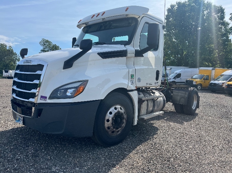 2020 Freightliner Cascadia in Springfield, MA — photo 3
