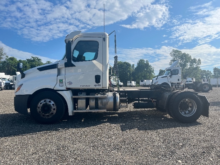 2020 Freightliner Cascadia in Springfield, MA — photo 4