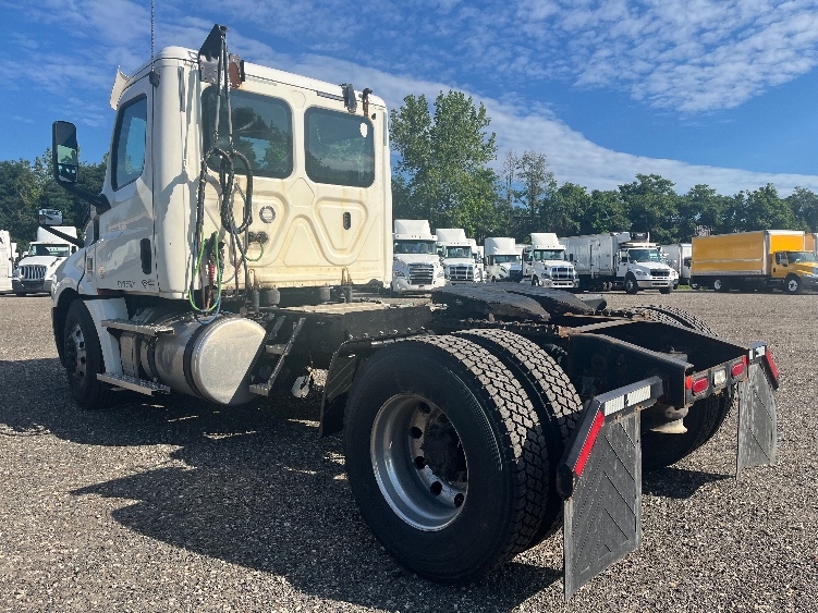 2020 Freightliner Cascadia in Springfield, MA — photo 5