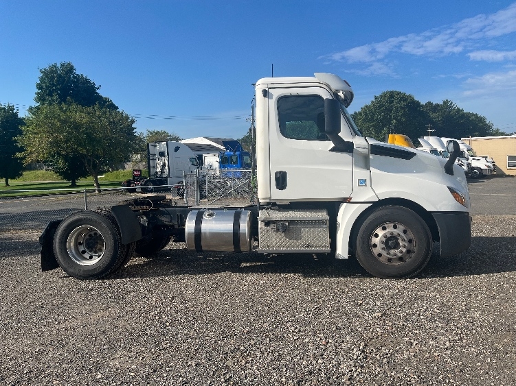 2020 Freightliner Cascadia in Springfield, MA — photo 8