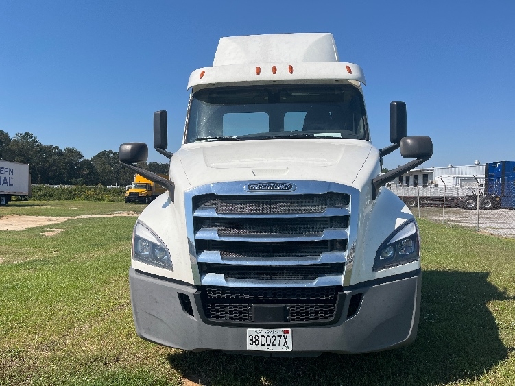 2020 Freightliner Cascadia in Pensacola, FL — photo 2