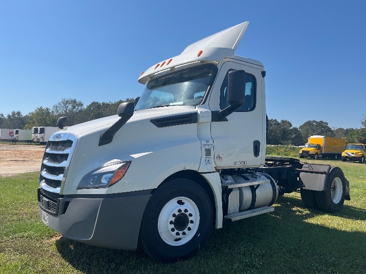 2020 Freightliner Cascadia in Pensacola, FL — photo 3