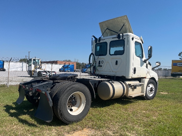 2020 Freightliner Cascadia in Pensacola, FL — photo 7