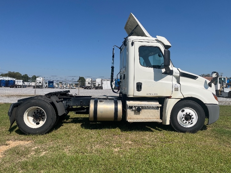 2020 Freightliner Cascadia in Pensacola, FL — photo 8