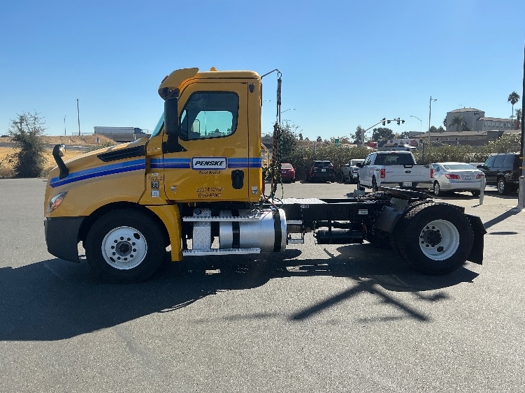 2020 Freightliner Cascadia in West Sacramento, CA — photo 4