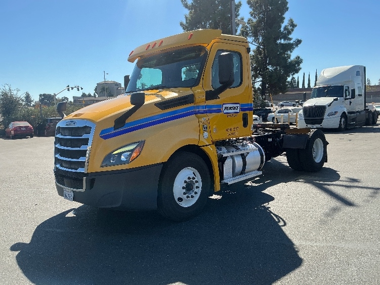 2020 Freightliner Cascadia in West Sacramento, CA — photo 5