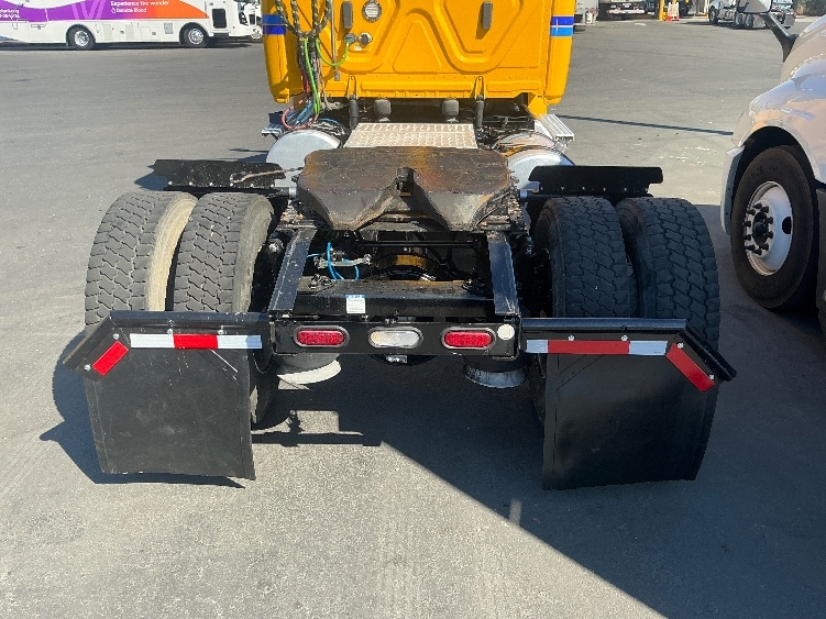 2020 Freightliner Cascadia in West Sacramento, CA — photo 6