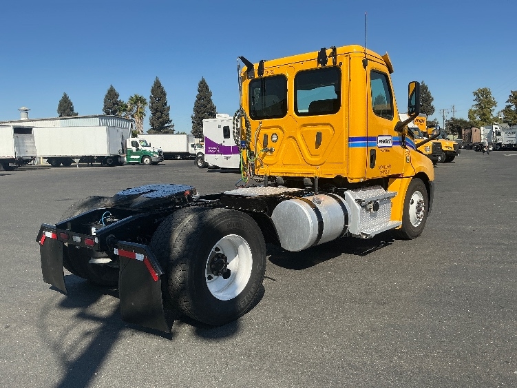 2020 Freightliner Cascadia in West Sacramento, CA — photo 7
