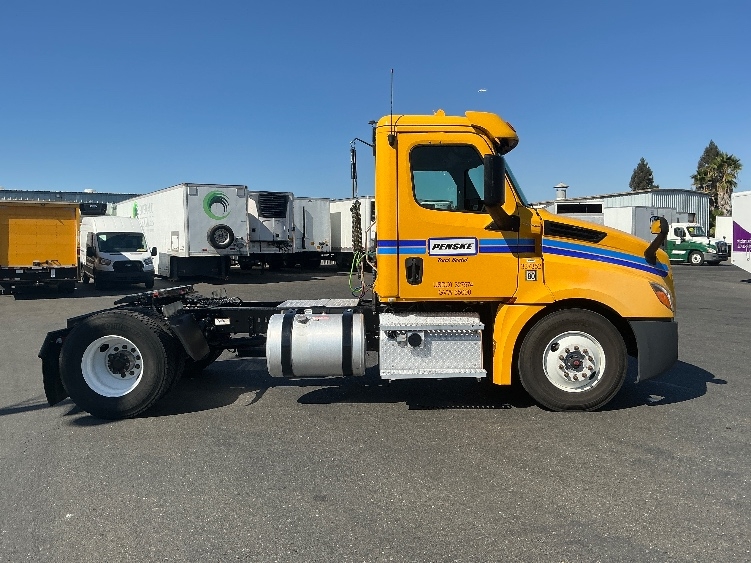 2020 Freightliner Cascadia in West Sacramento, CA — photo 8