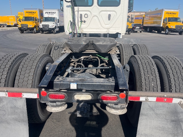 2020 Freightliner Cascadia in Fresno, CA — photo 6
