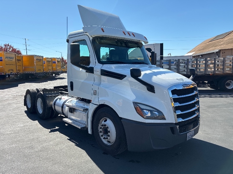 2020 Freightliner Cascadia in West Sacramento, CA