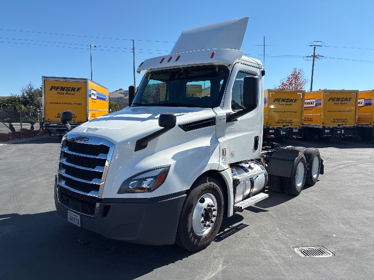 2020 Freightliner Cascadia in West Sacramento, CA — photo 3
