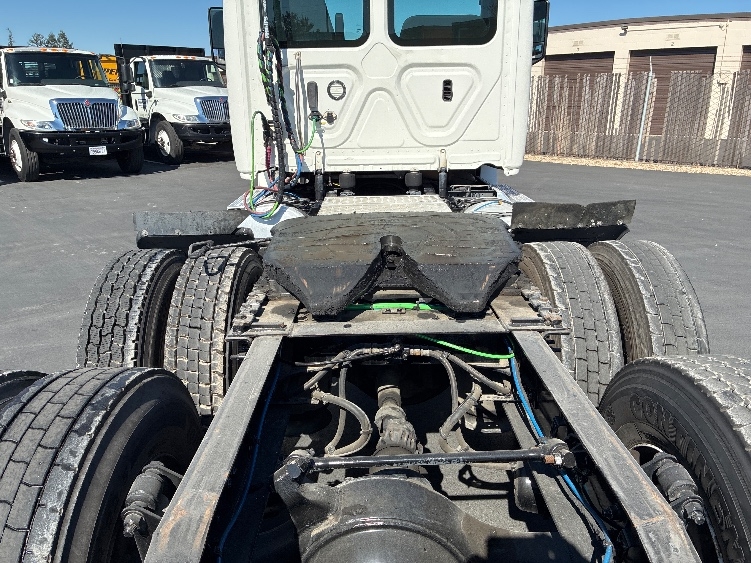 2020 Freightliner Cascadia in West Sacramento, CA — photo 6
