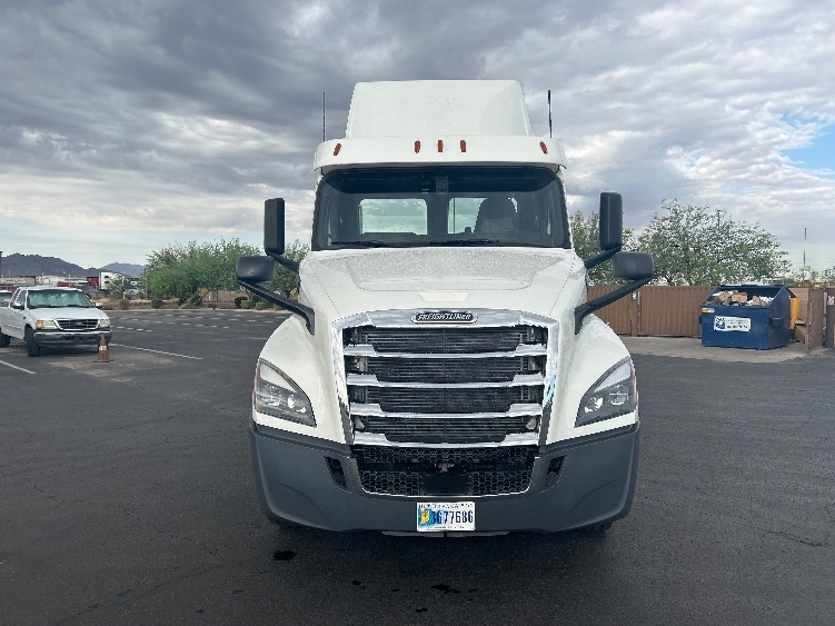 2020 Freightliner Cascadia in Phoenix, AZ — photo 2