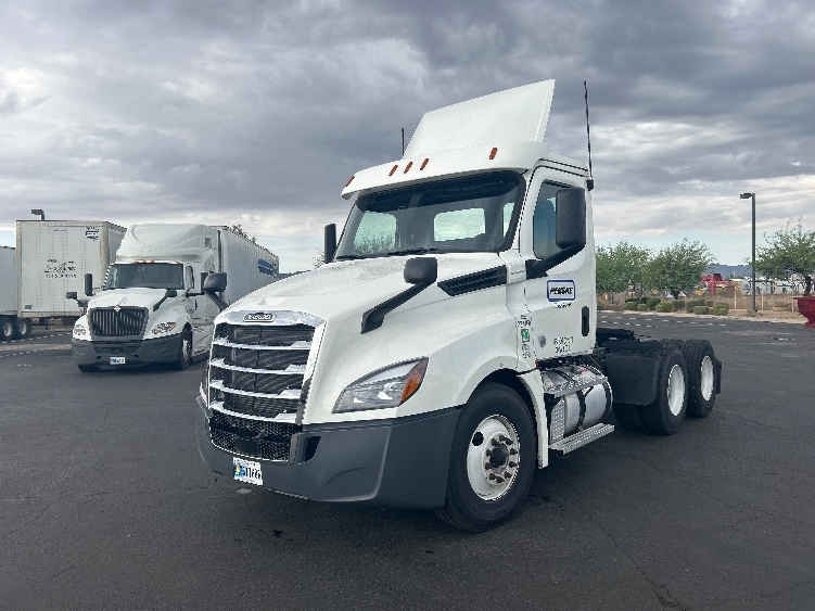 2020 Freightliner Cascadia in Phoenix, AZ — photo 3