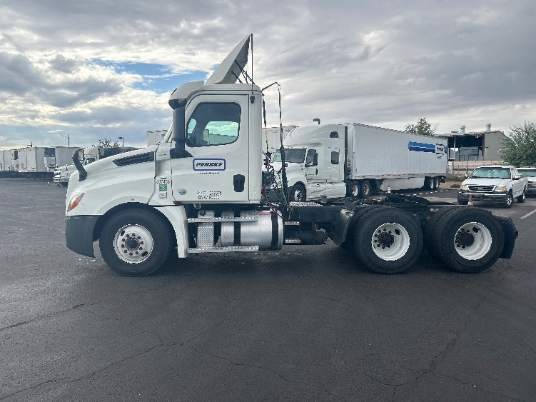 2020 Freightliner Cascadia in Phoenix, AZ — photo 4
