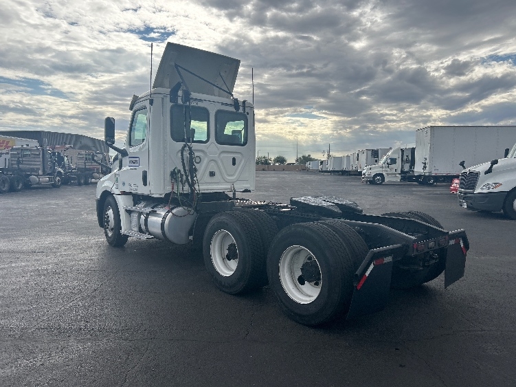 2020 Freightliner Cascadia in Phoenix, AZ — photo 5