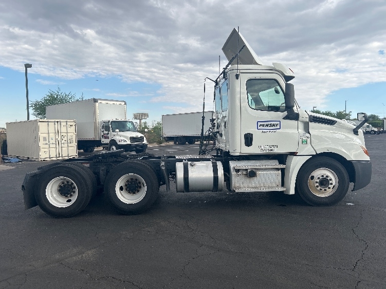 2020 Freightliner Cascadia in Phoenix, AZ — photo 8