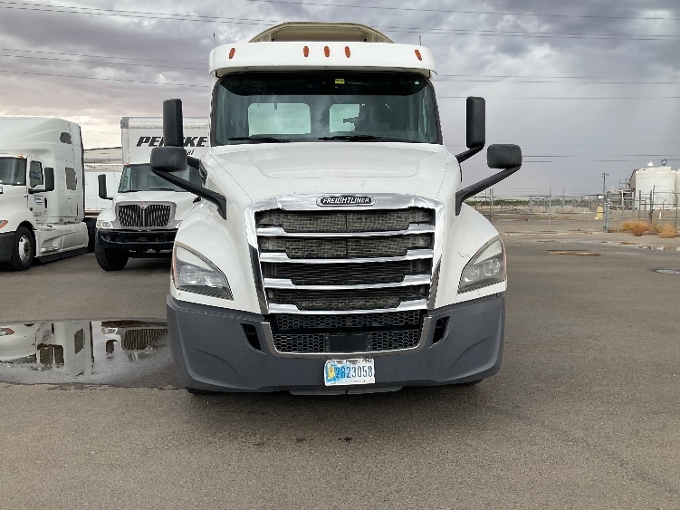 2020 Freightliner Cascadia in Phoenix, AZ — photo 2