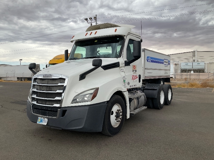 2020 Freightliner Cascadia in Phoenix, AZ — photo 3