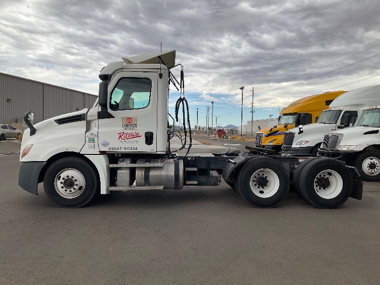 2020 Freightliner Cascadia in Phoenix, AZ — photo 4