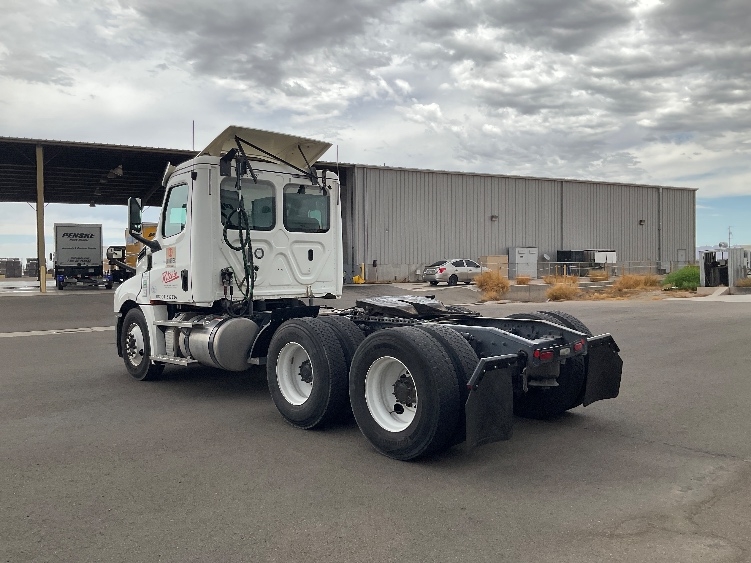 2020 Freightliner Cascadia in Phoenix, AZ — photo 5