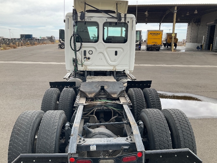 2020 Freightliner Cascadia in Phoenix, AZ — photo 6